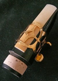 ベイ・Jリガチャー）Bbクラリネット用　ゴシック22k　Gold　Plated　2本ネジ　　　【2017年5月久々の再入荷！】